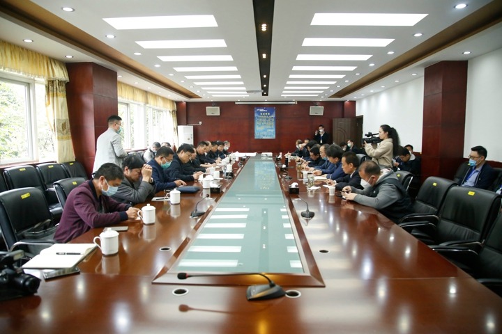 云南煤矿安全监察局党组书记、局长贺德安带队深入威信煤炭公司调研