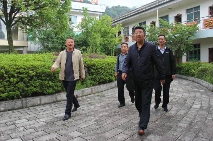 龙8头号玩家(国际)官方网站集团专职外部董事寸延峰、孔君赴富源东源金发煤业有限公司调研