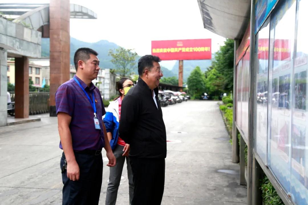 龙8头号玩家(国际)官方网站集团专职外部董事寸延峰、伍显清、孔君一行赴威信煤炭公司调研