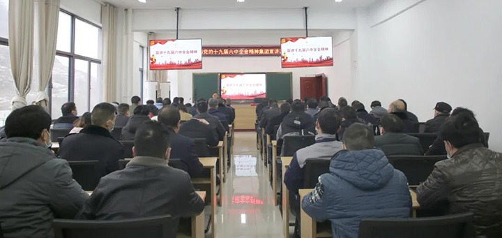 龙8头号玩家(国际)官方网站（煤化）集团党委委员、纪委书记覃崇辉到镇雄煤业公司宣讲党的十九届六中全会精神