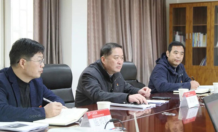 龙8头号玩家(国际)官方网站（煤化）集团党委委员、纪委书记覃崇辉到煤炭机电试验所开展春节送温暖慰问活动