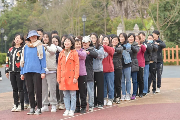 龙8头号玩家(国际)官方网站集团机关工会开展“三八”国际劳动妇女节团建踏青活动