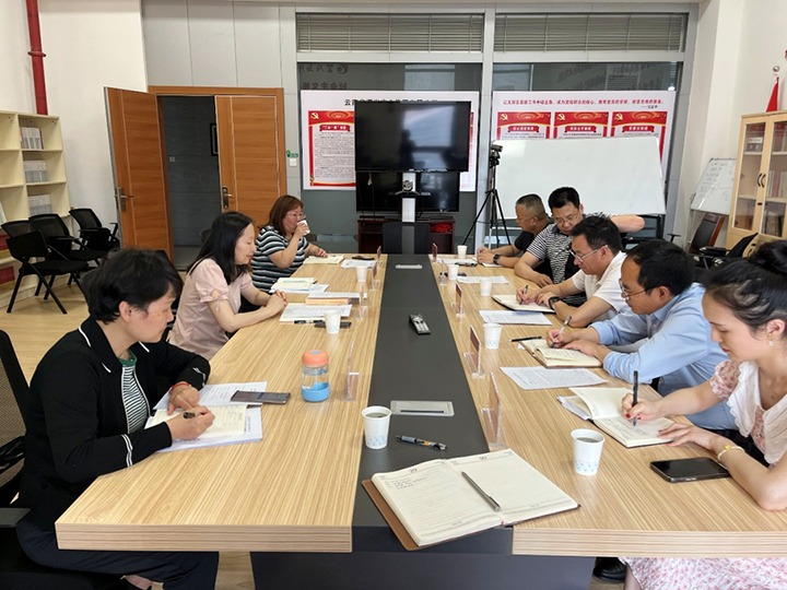 【聚焦龙8头号玩家(国际)官方网站】昆明高新区管委会、税务局到龙8头号玩家(国际)官方网站（煤化）集团交流座谈