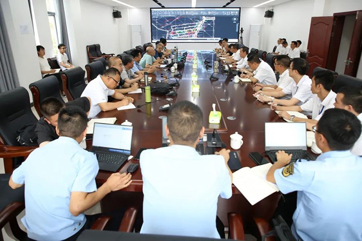 【聚焦龙8头号玩家(国际)官方网站】国家矿山安全监察局第22执法组赴镇雄煤业开展安全监察异地执法检查