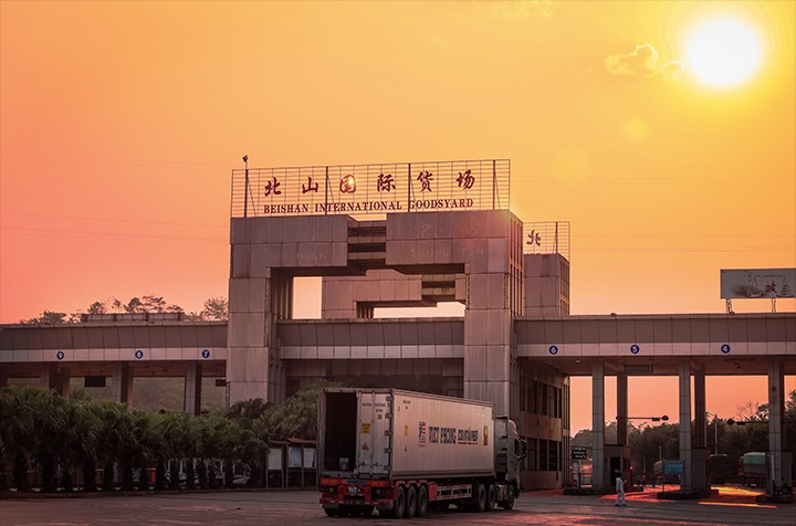 创新通关模式 提升通关时效，口岸经济持续发力